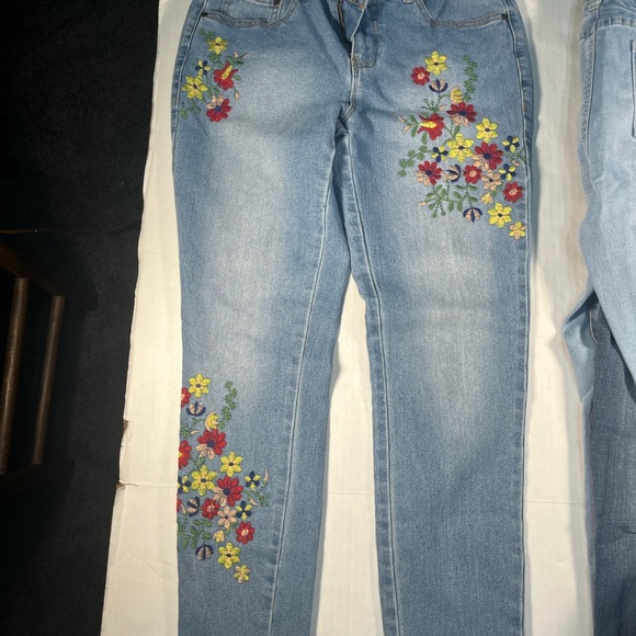 Lot of 3 Earl Jeans Size 8 and 10 - Picture 4 of 10